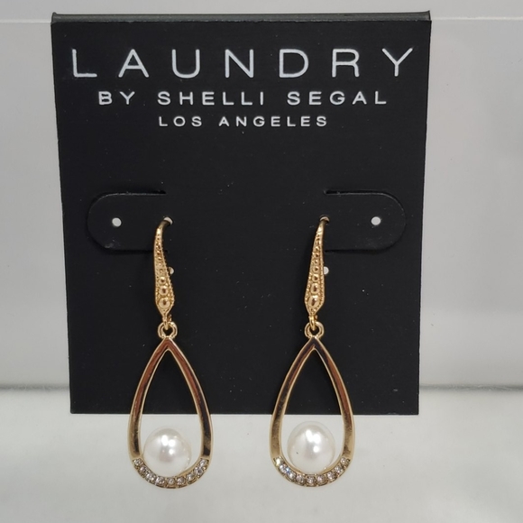 Laundry gold pearl dangle earrings fish hook - Picture 1 of 3